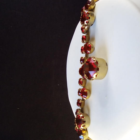 Vintage Deep Red Rhinestones Necklace in Gold - Picture 9 of 12